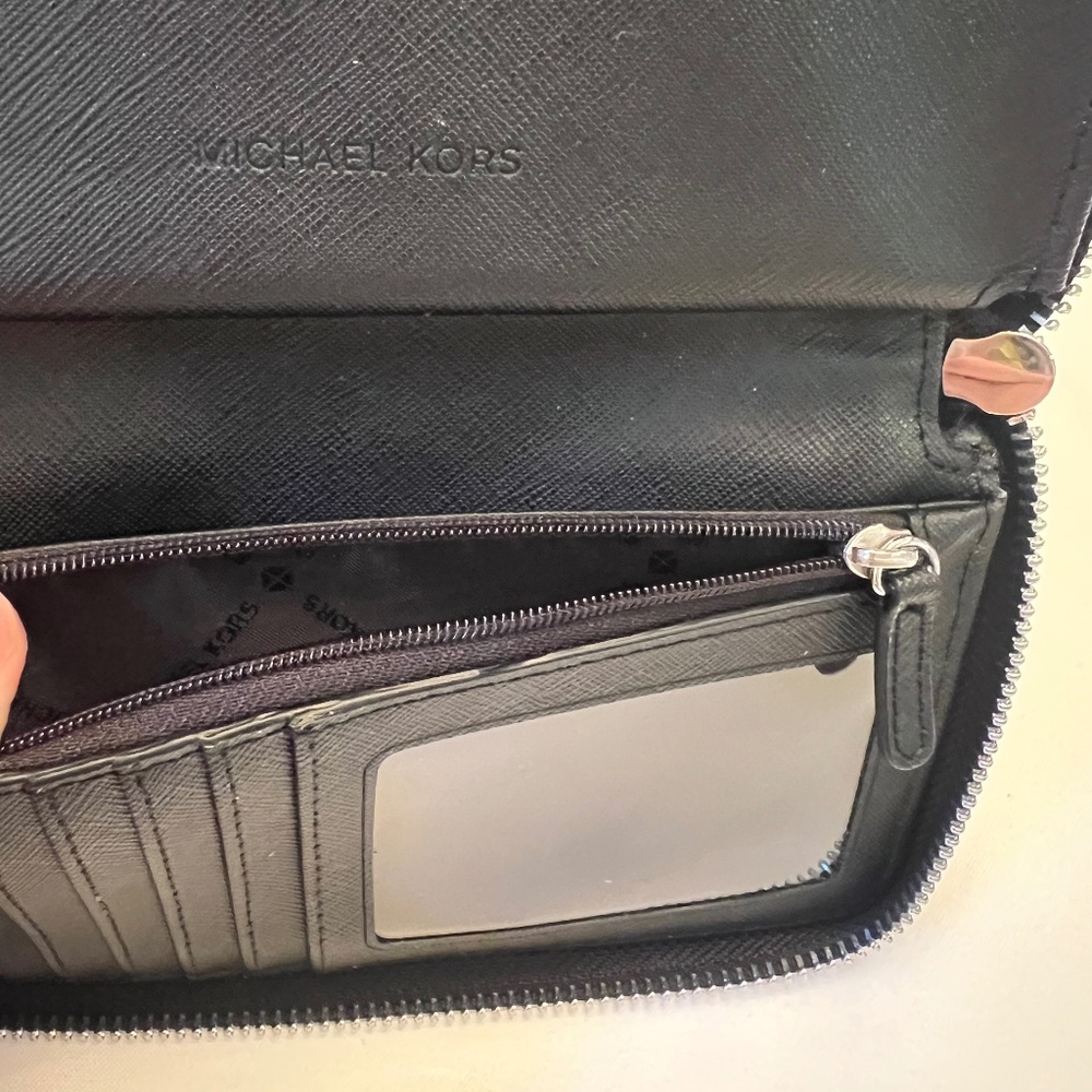 Michael Kors Like New Black Wallet - Picture 8 of 10